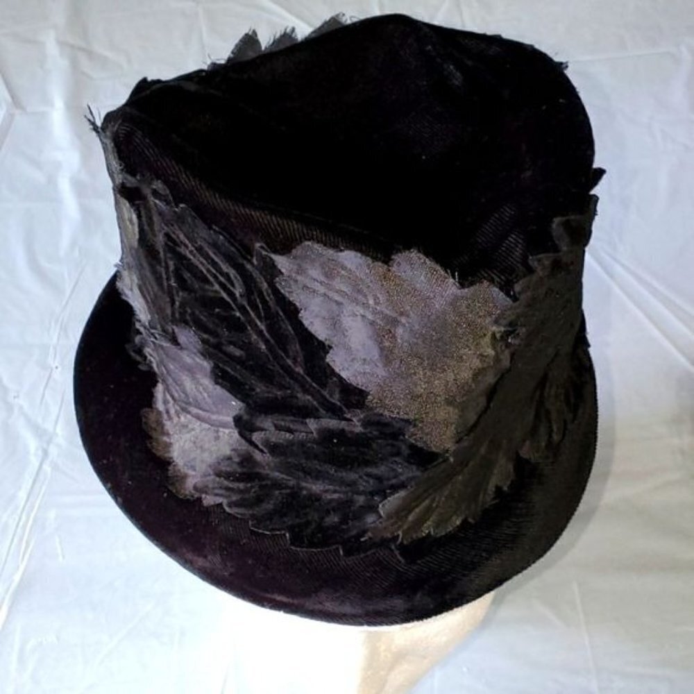 Vintage 1950's Black Velvet With Unique Leaf Design Accent Box Hat